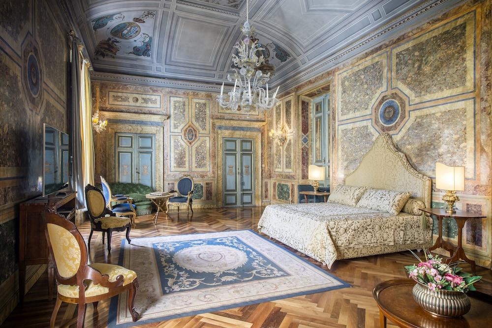 Residenza Napoleone Iii Bed and breakfast 4*